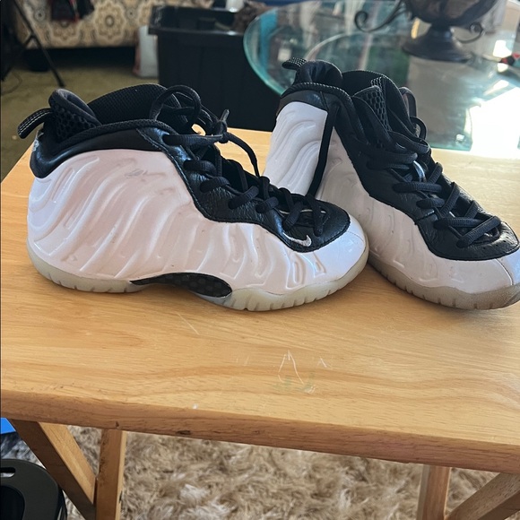 Nike - Picture 2 of 5